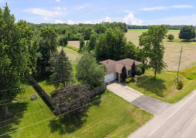 Homes for sale in Geneseo, IL | 10009 Wolf Rd, Geneseo, IL 61254 | MLS# 12665542