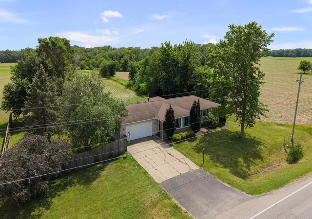 Homes for sale in Geneseo, IL | 10009 Wolf Rd, Geneseo, IL 61254 | MLS# 12665542