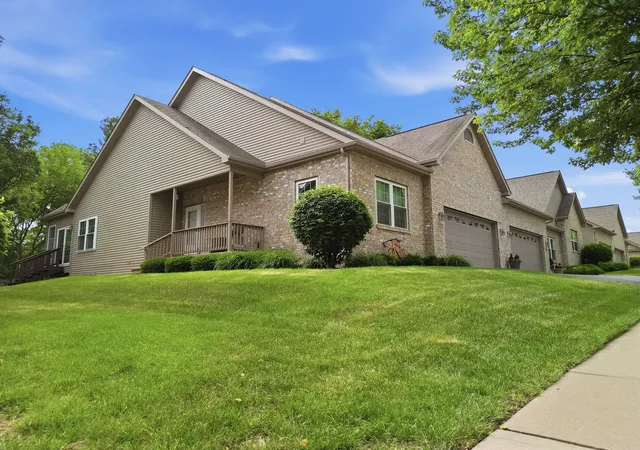 Homes for sale in Dixon, IL | 1676 Overlook Dr, Dixon, IL 61021 | MLS# 12665555