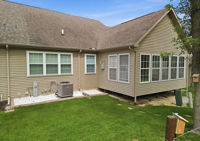 Homes for sale in Dixon, IL | 1676 Overlook Dr, Dixon, IL 61021 | MLS# 12665555