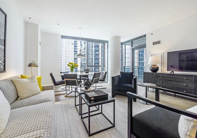 4th image of 211 N Harbor Dr #2403, Chicago, IL 60601 | MLS# 12665559