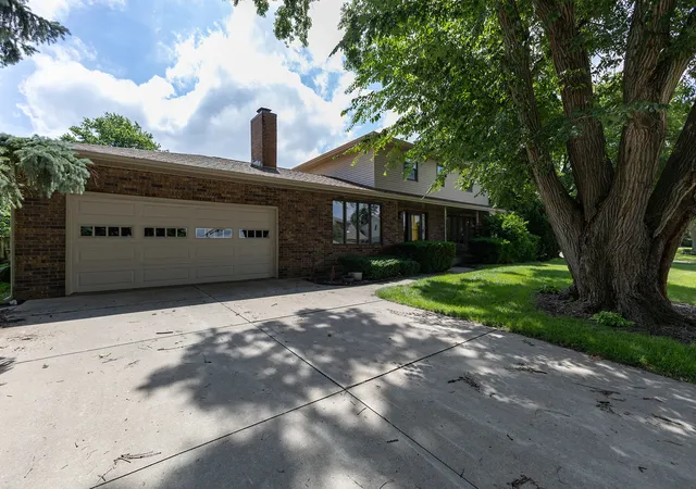 Homes for sale in Geneseo, IL | 740 Hickory Dr, Geneseo, IL 61254 | MLS# 12665763