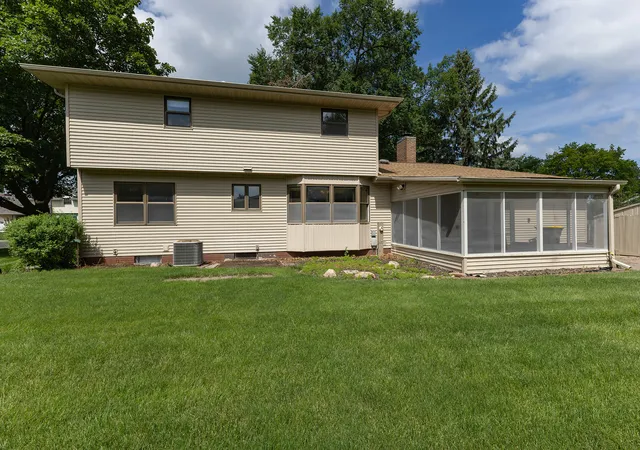 Homes for sale in Geneseo, IL | 740 Hickory Dr, Geneseo, IL 61254 | MLS# 12665763