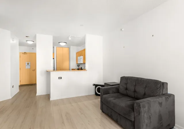 4th image of 222 N Columbus Dr #2207, Chicago, IL 60601 | MLS# 12665772