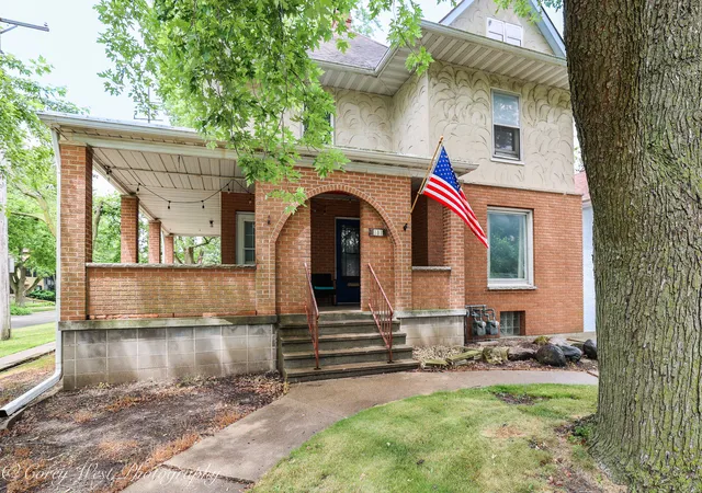 Homes for sale in De Kalb, IL | 131 S 7Th St, De Kalb, IL 60115 | MLS# 12665866