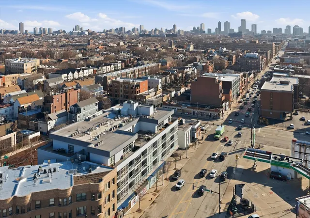 Homes for sale in Chicago, IL | 1610 W Fullerton Avenue, Chicago, IL 60614 | Houzeo