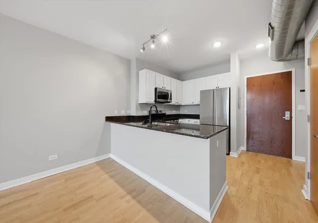 Homes for sale in Chicago, IL | 1610 W Fullerton Ave #403, Chicago, IL 60614 | MLS# 12665883