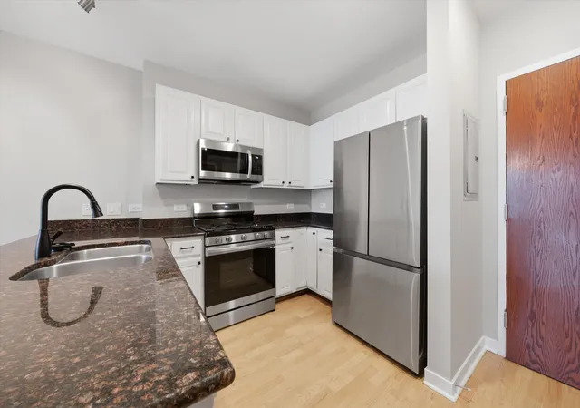 Homes for sale in Chicago, IL | 1610 W Fullerton Ave #403, Chicago, IL 60614 | MLS# 12665883