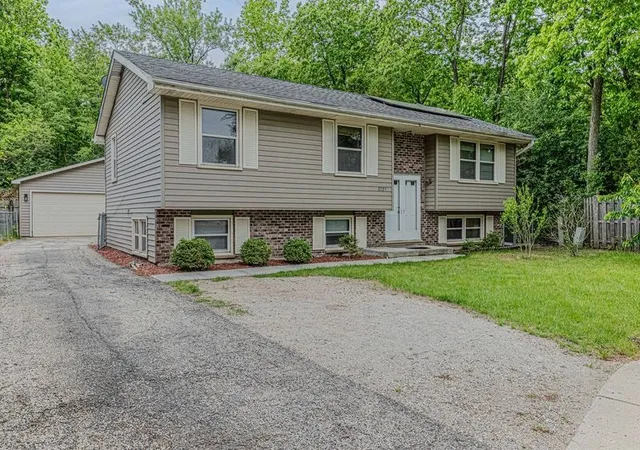 Homes for sale in Zion, IL | 2729 Lowery Ct, Zion, IL 60099 | MLS# 12665895