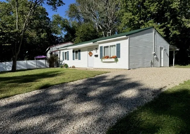 Photo 2 of Single family home for sale at 110 S Scottswood Dr, Urbana, IL 61802 | MLS# 12665918 | Listing updated on 2026-10-22