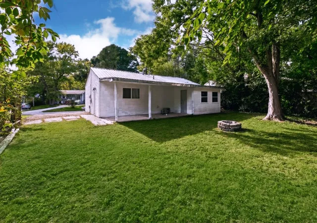 Photo 4 of Single family home for sale at 110 S Scottswood Dr, Urbana, IL 61802 | MLS# 12665918 | Listing updated on 2026-10-22