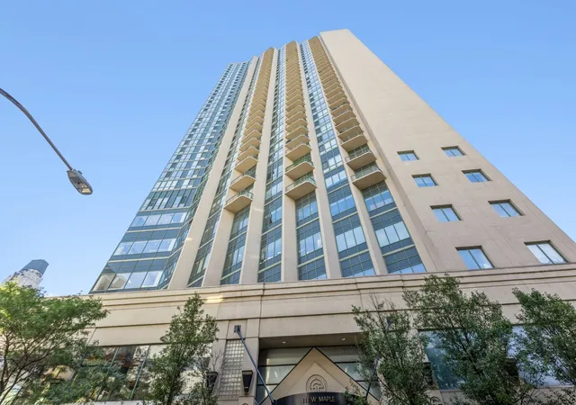 2nd image of 111 W Maple St #3311, Chicago, IL 60610 | MLS# 12665984