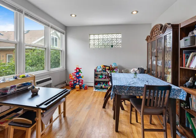 Homes for sale in Chicago, IL | 1536 W Pratt Blvd, Chicago, IL 60626