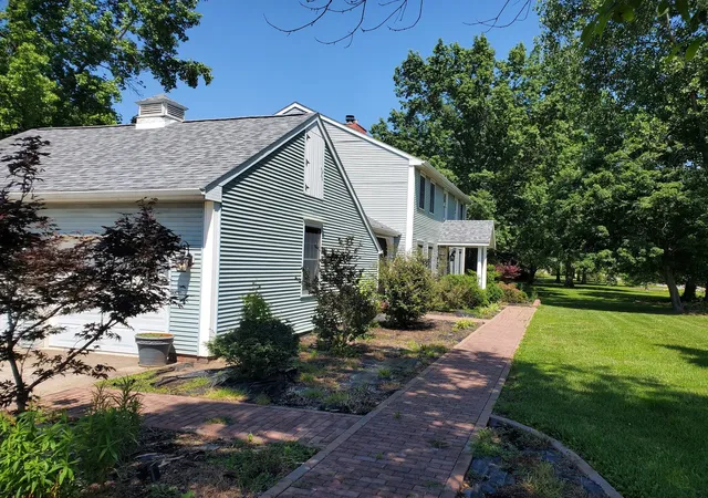 Photo 2 of Single family home for sale at 202 Arbor Dr, Carterville, IL 62918 | MLS# 12666006 | Listing updated on 2026-07-28