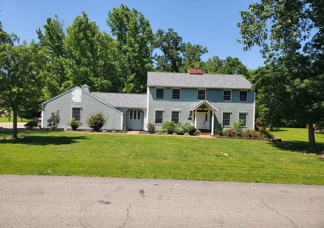 Photo 3 of Single family home for sale at 202 Arbor Dr, Carterville, IL 62918 | MLS# 12666006 | Listing updated on 2026-07-28