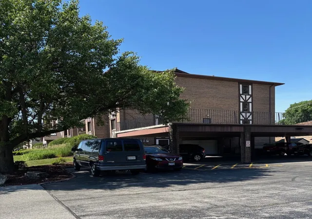 Listing Photo 3 - Condo for sale in building located at 10320 Central Ave, Oak Lawn, IL 60453 - Unit #304