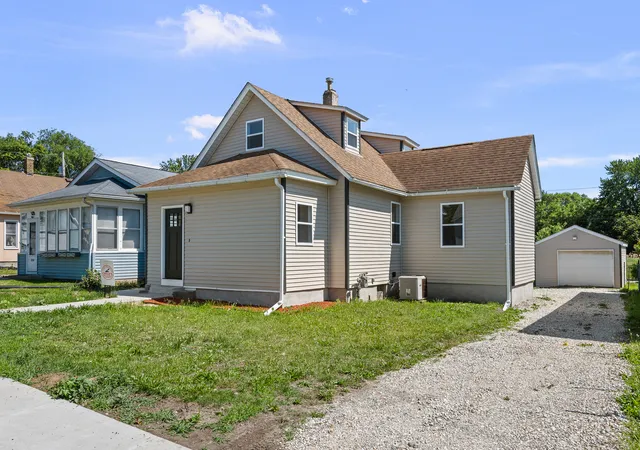 Homes for sale in East Moline, IL | 2010 3y Ave, East Moline, IL 61244 | MLS# 12666011