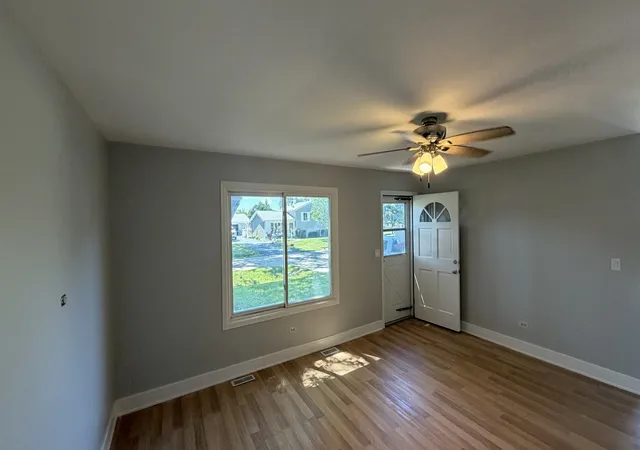 Photo 4 of Single family home for sale at 1900 Longmeadow Dr, Lindenhurst, IL 60046 | MLS# 12666056 | Listing updated on 2026-09-17