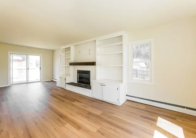 Photo 3 of Single family home for sale at 215 S Prairie Rd Se, New Lenox, IL 60451 | MLS# 12666133 | Listing updated on 2026-10-04