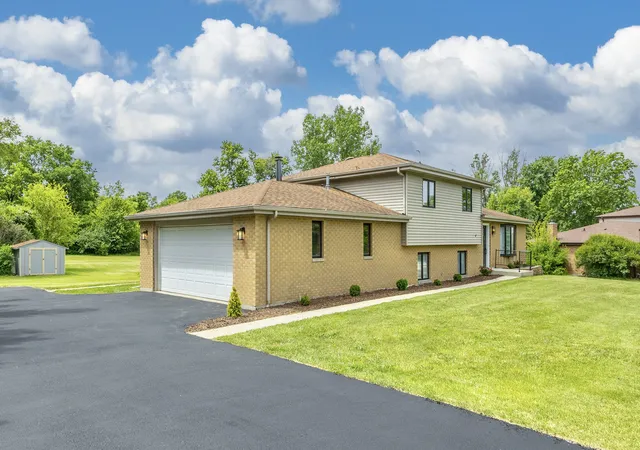 Homes for sale in Homer Glen, IL | 13429 W Glen Entrance Dr, Homer Glen, IL 60491 | MLS# 12666137