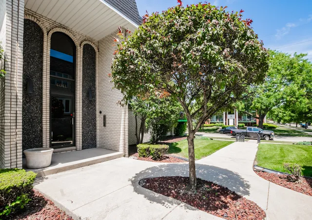 Photo 2 of Condo for sale at 4041 W 97th Street #2N, Oak Lawn, IL 60453 | MLS# 12666169 | Listing updated on 2026-09-11