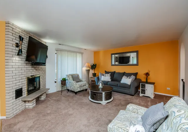 Listing Photo 5 - Condo for sale in building located at 4041 W 97Th St, Oak Lawn, IL 60453 - Unit #2N