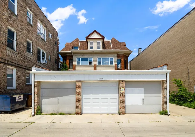 Homes for sale in Oak Park, IL | 711 Washington Boulevard, Oak Park, IL 60302 | Houzeo