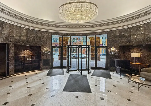 Listing Photo 4 - Condo for sale in building located at 10 E Ontario St, Chicago, IL 60611 - Unit #4903