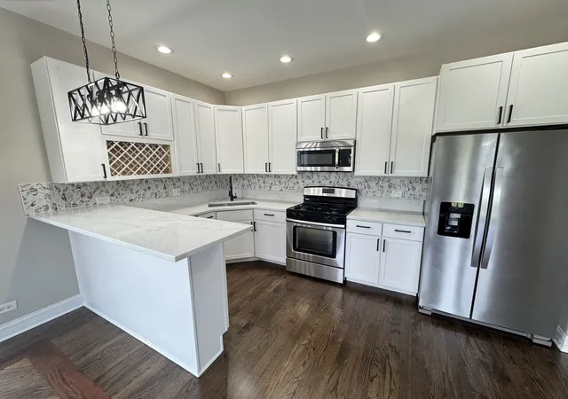 Homes for sale in Chicago, IL | 543 E 43rd St #2E, Chicago, IL 60653 | MLS# 12666323