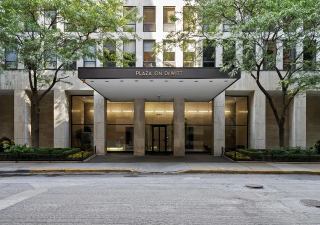 2nd image of 260 E Chestnut St, Chicago, IL 60611