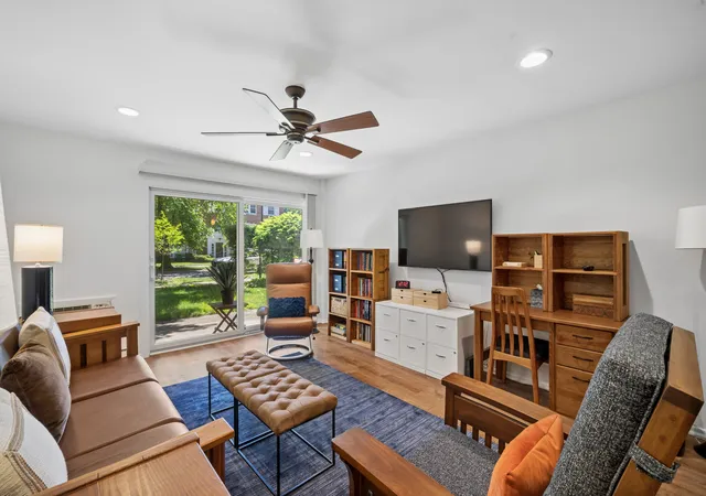 Photo 2 of Condo for sale at 250 Ridge Ave #1C, Evanston, IL 60202 | MLS# 12666337 | Listing updated on 2026-09-08