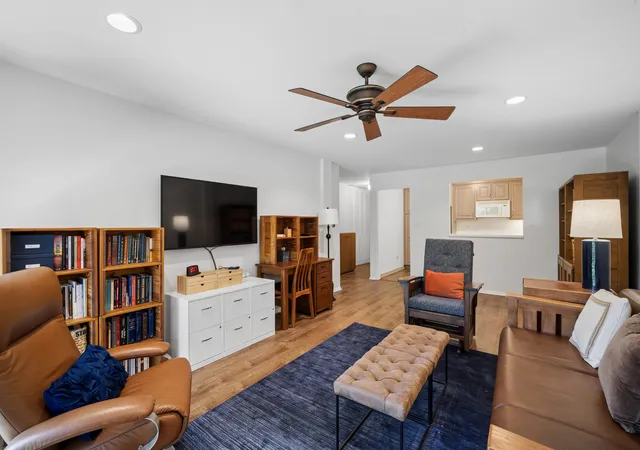Photo 3 of Condo for sale at 250 Ridge Ave #1C, Evanston, IL 60202 | MLS# 12666337 | Listing updated on 2026-09-08