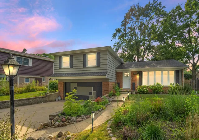 1st image of 1806 N Park Dr, Mount Prospect, IL 60056 | MLS# 12666344