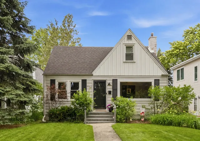 Homes for sale in Glenview, IL | 239 Nora Ave, Glenview, IL 60025 | MLS# 12666415