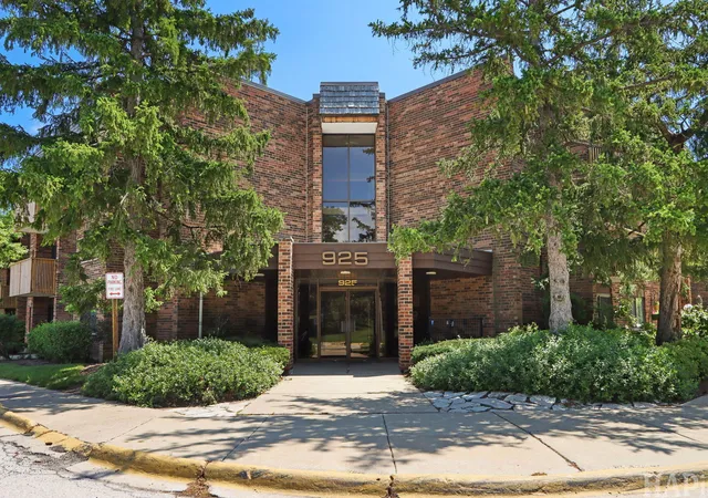1st image of 925 Springhill Dr #202, Northbrook, IL 60062 | MLS# 12666474