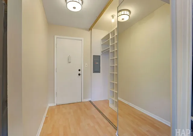 3rd image of 925 Springhill Dr, Northbrook, IL 60062