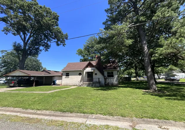 Homes for sale in Centralia, IL | 1125 S Maple St, Centralia, IL 62801 | MLS# 12666529