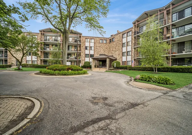 1st image of 250 W Parliament Pl #415, Mount Prospect, IL 60056 | MLS# 12666539