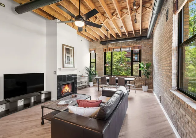 Photo 1 of Condo for sale at 2943 N Lincoln Ave #204, Chicago, IL 60657 | MLS# 12666566 | Listing updated on 2026-09-25