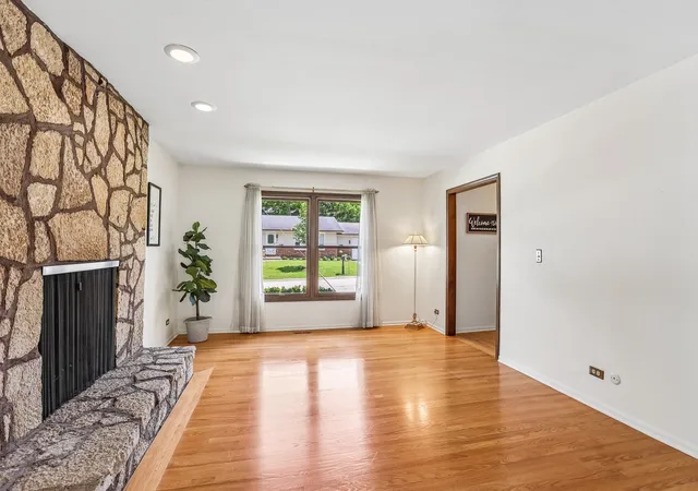 2nd image of 500 W Saint Charles Rd, Lombard, IL 60148 | MLS# 12666569
