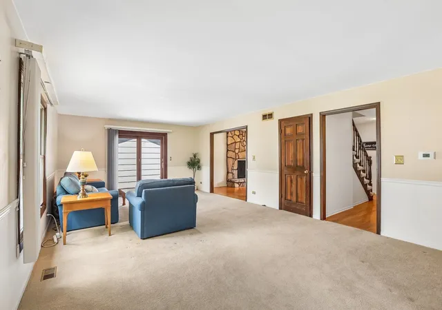 5th image of 500 W Saint Charles Rd, Lombard, IL 60148 | MLS# 12666569