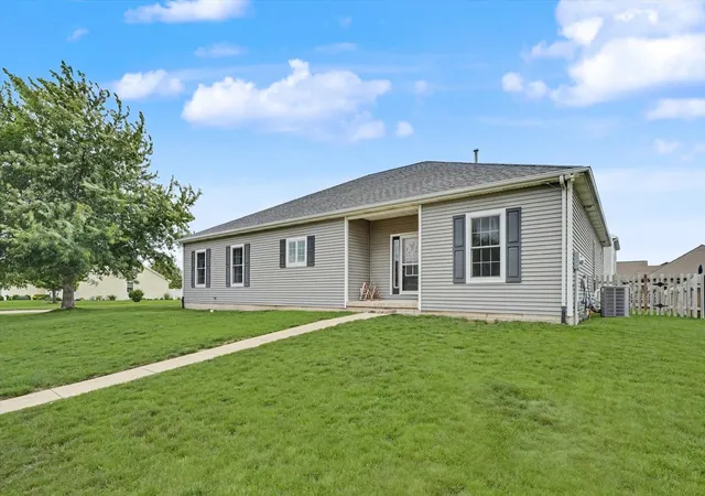 Homes for sale in St. Joseph, IL | 2002 E Grand Ave, St. Joseph, IL 61873 | MLS# 12666611