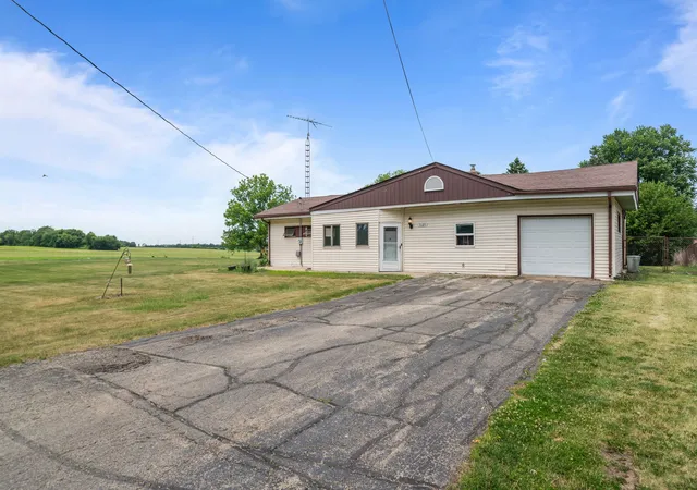 2nd image of 7125 Toms Rd, Rockford, IL 61101 | MLS# 12666636