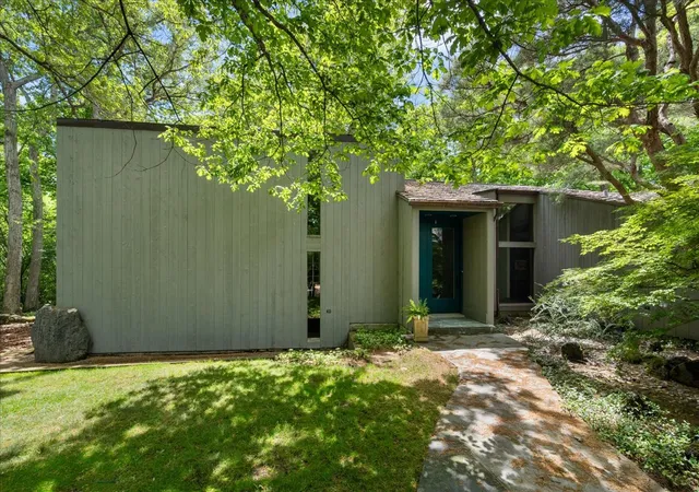 Homes for sale in Lake Forest, IL | 550 S Green Bay Rd, Lake Forest, IL 60045 | MLS# 12666669