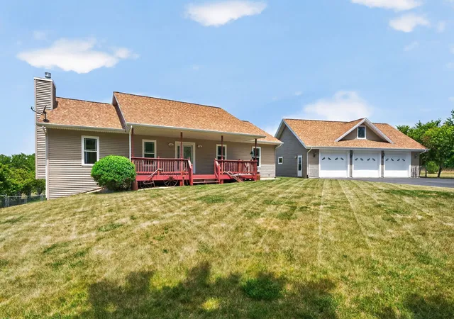Homes for sale in Ridott, IL | 6880 E Cherry Hill Rd, Ridott, IL 61067 | MLS# 12666700