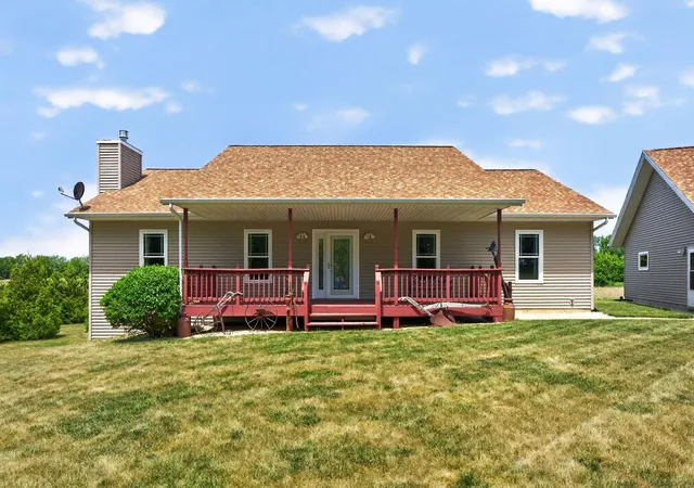 Homes for sale in Ridott, IL | 6880 E Cherry Hill Rd, Ridott, IL 61067 | MLS# 12666700