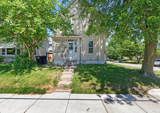 Homes for sale in Moline, IL | 1730 10th St, Moline, IL 61265 | MLS# 12666733