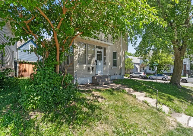 Homes for sale in Moline, IL | 1730 10th St, Moline, IL 61265 | MLS# 12666733