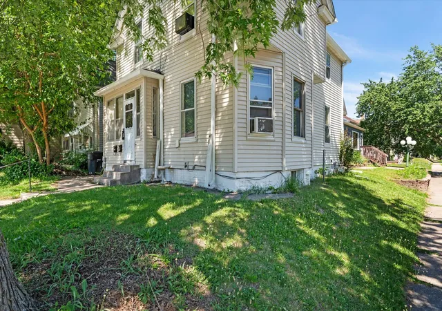 Homes for sale in Moline, IL | 1730 10Th St, Moline, IL 61265 | MLS# 12666733