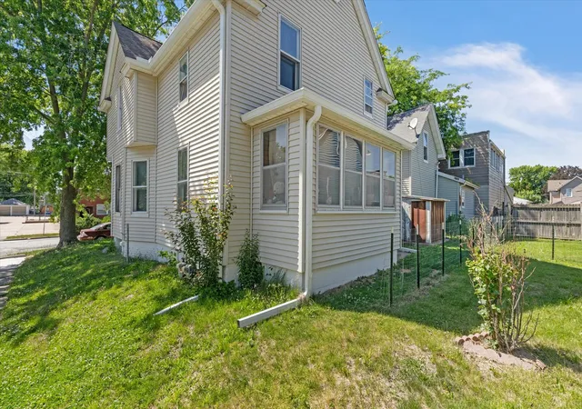 Homes for sale in Moline, IL | 1730 10Th St, Moline, IL 61265 | MLS# 12666733